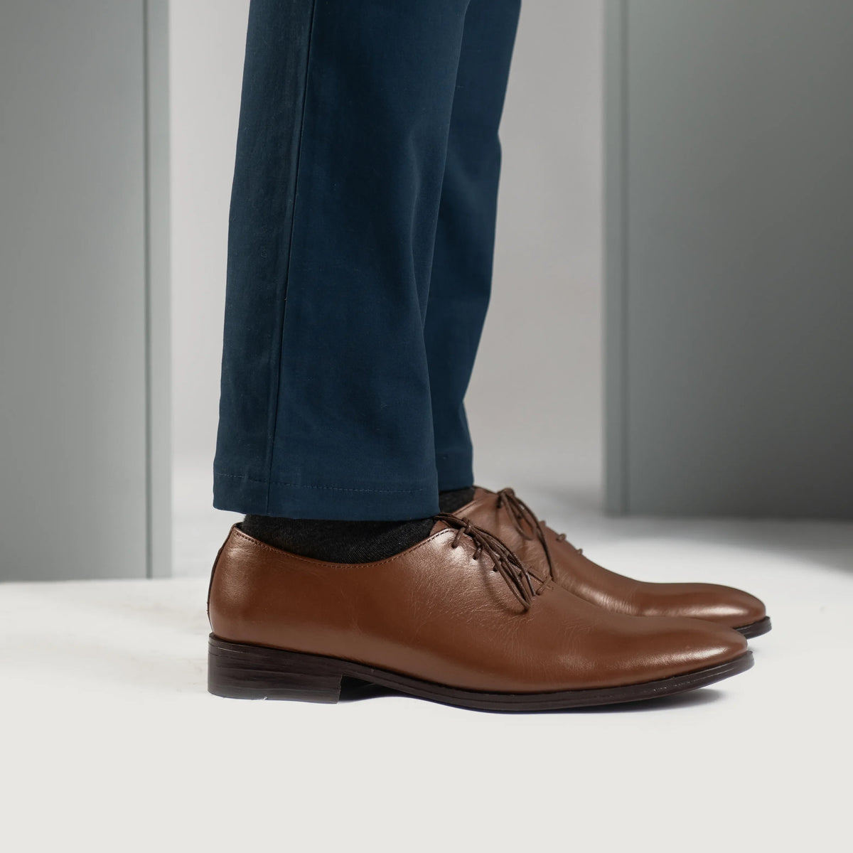 Tailored Rib Cuffs & Hem Craftsmanship Construction Detail on Director Wholecut Tan Leather Shoes
