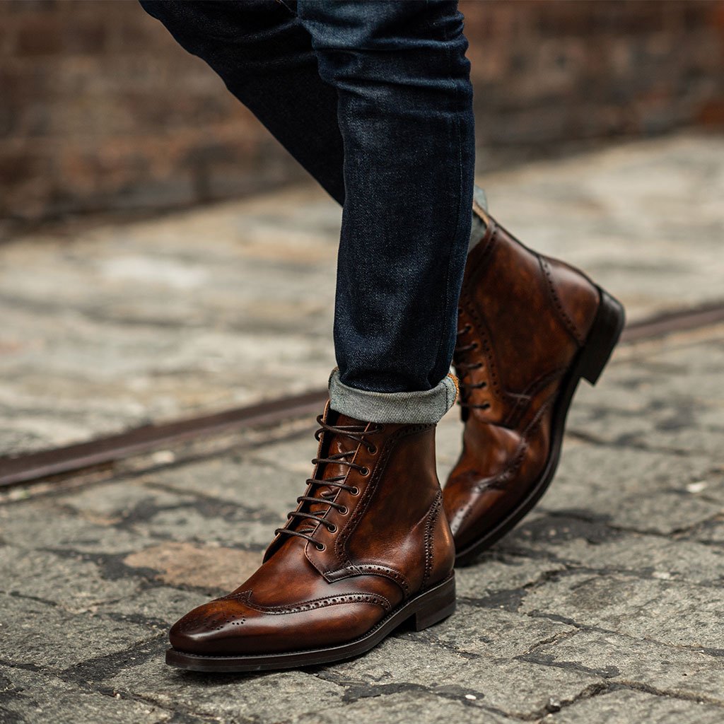 Authentic Full-Grain Leather Grain Depth & Pull-Up Patina Texture Detail