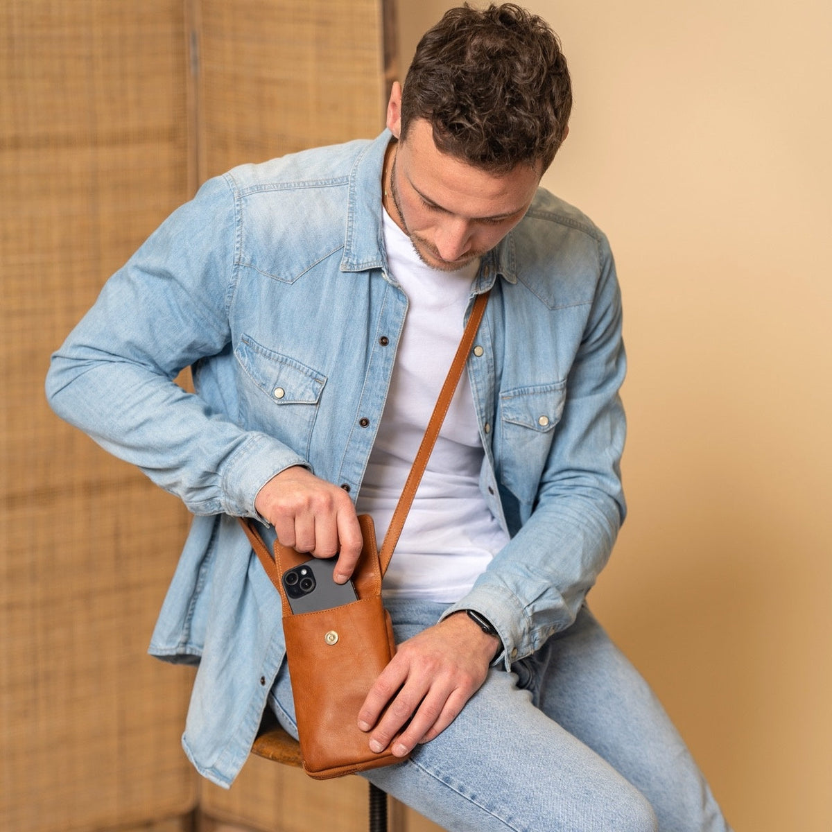 Langley Full-Grain Leather Phone Bag – alternate product view 3