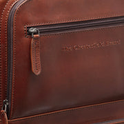 Close-Up Detail of Classic Collar &amp; Heavy-Duty Zipper Hardware on Leather Trolley San Marino