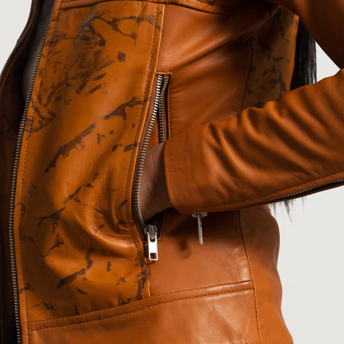 Authentic Sheepskin Dip &amp;Amp; Dye with Dip &amp; Dye Finish Grain Texture &amp; Heavy-Duty Seam Stitching Detail