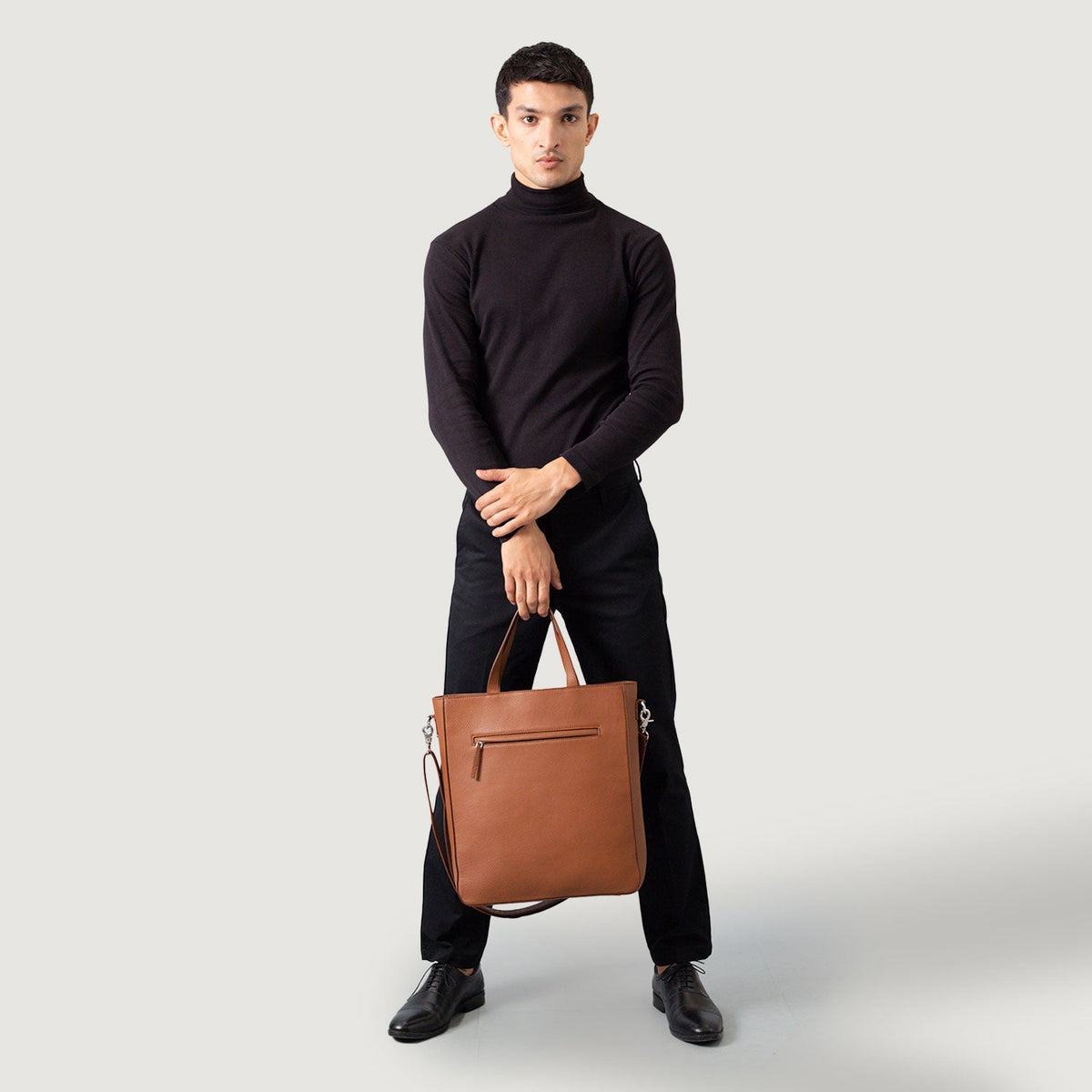 
The Poet Leather Tote Bag – alternate product view 2